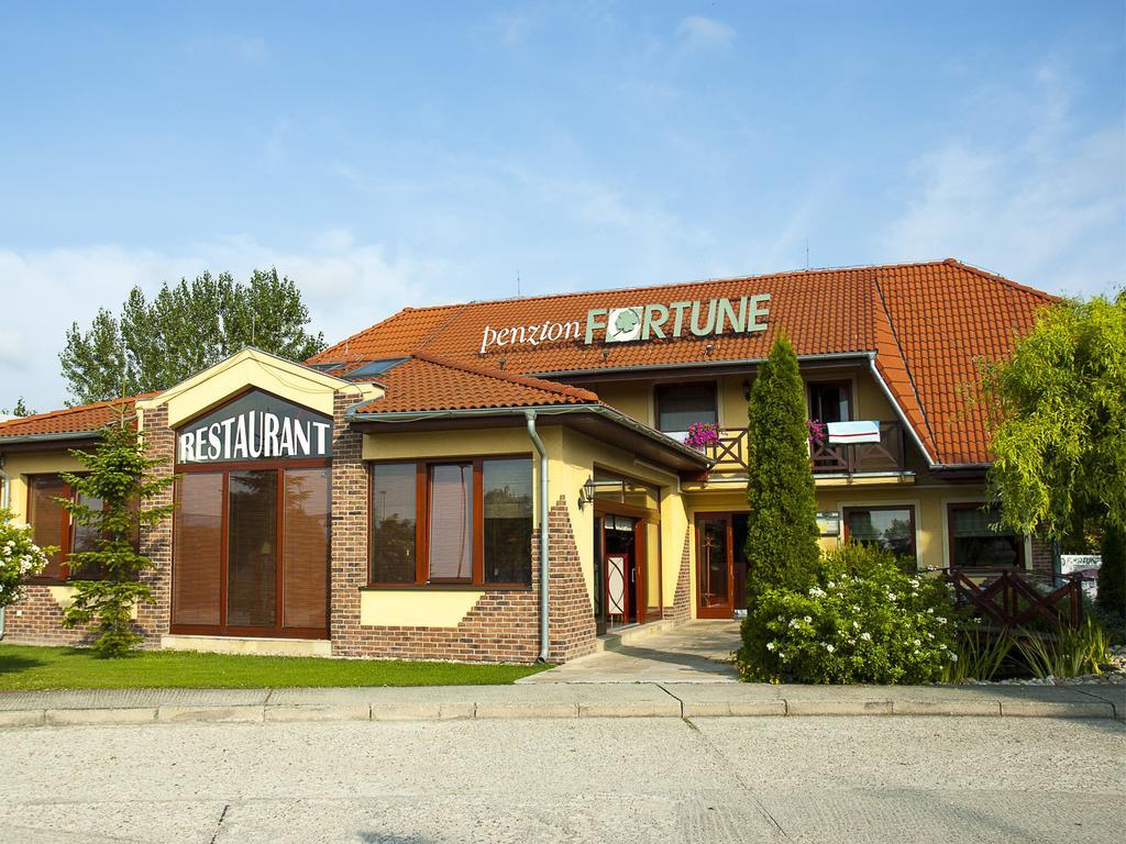 Penzion Fortune Dunajska Streda Bagian luar foto